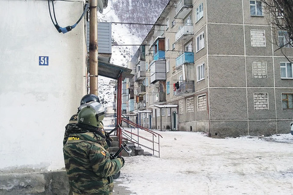 Чтобы задержать членов бандитского подполья, силовики оцепили несколько улиц на окраине Нальчика.