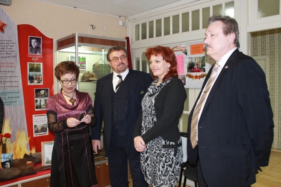 Ольга Сосновкая  и Григорий Гуревич (в центре) на церемонии подписания соглашения о партнерстве.