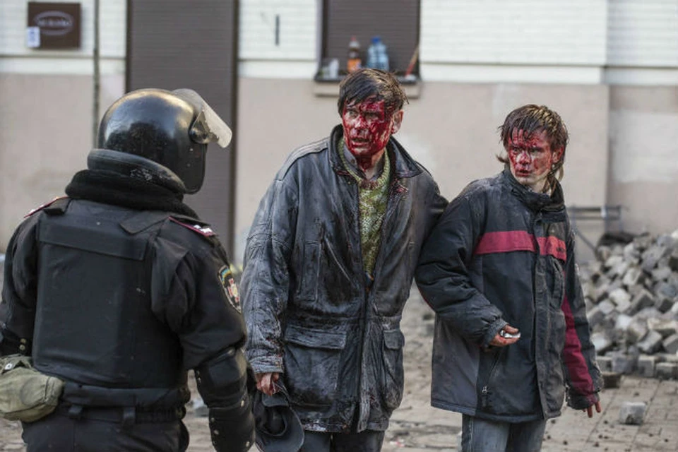 По предварительным данным, в беспорядках в Киеве 18 февраля погибли 18 человек: 11 - гражданских, 7 - правоохранителей. Раненых - сотни...