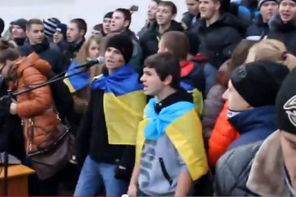 Эти украинские детишки собираются вешать всех, кто родился восточнее Киева.