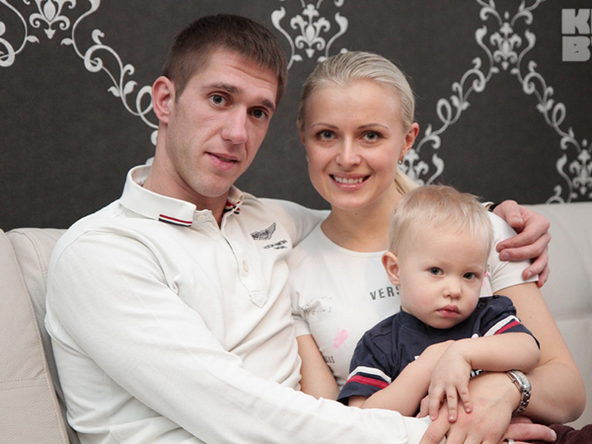 Көрмедегі порномодельдер