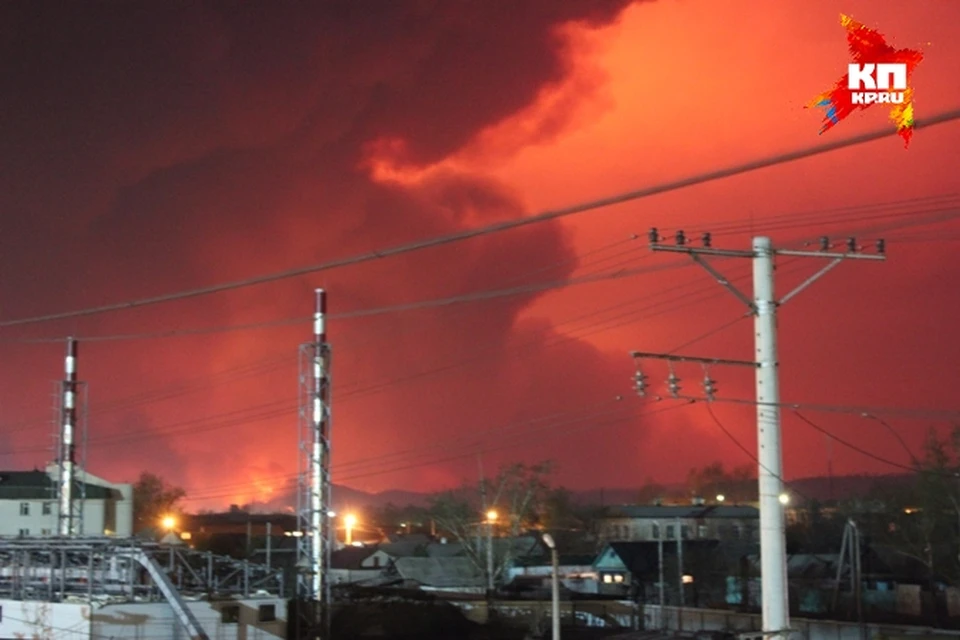 Огненное зарево было видно со станции Карымская, которая находится в 20 километрах от места происшествия.