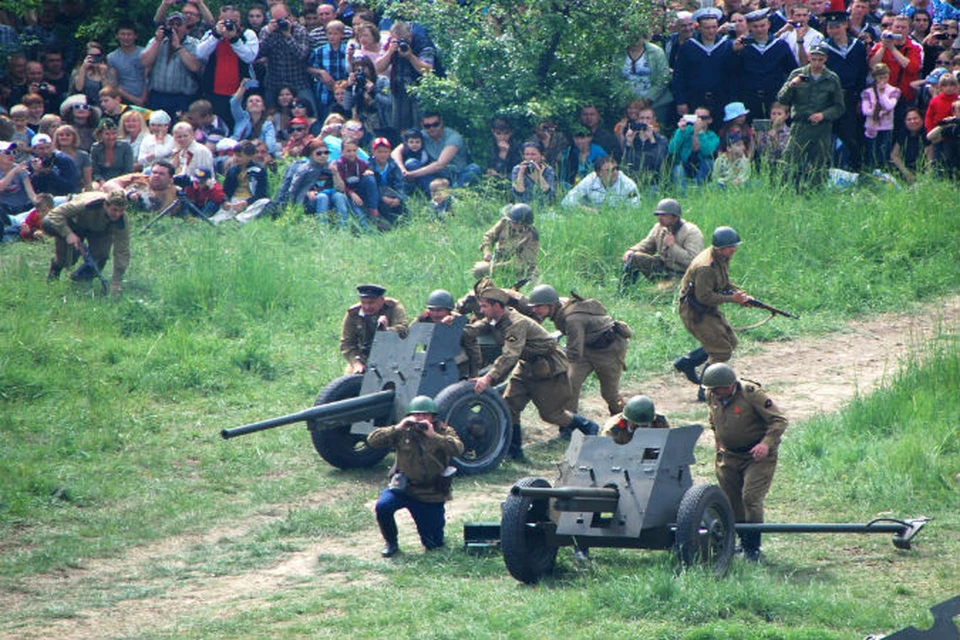 Реконструкция посвящена штурму Сапун-горы в 1944 году