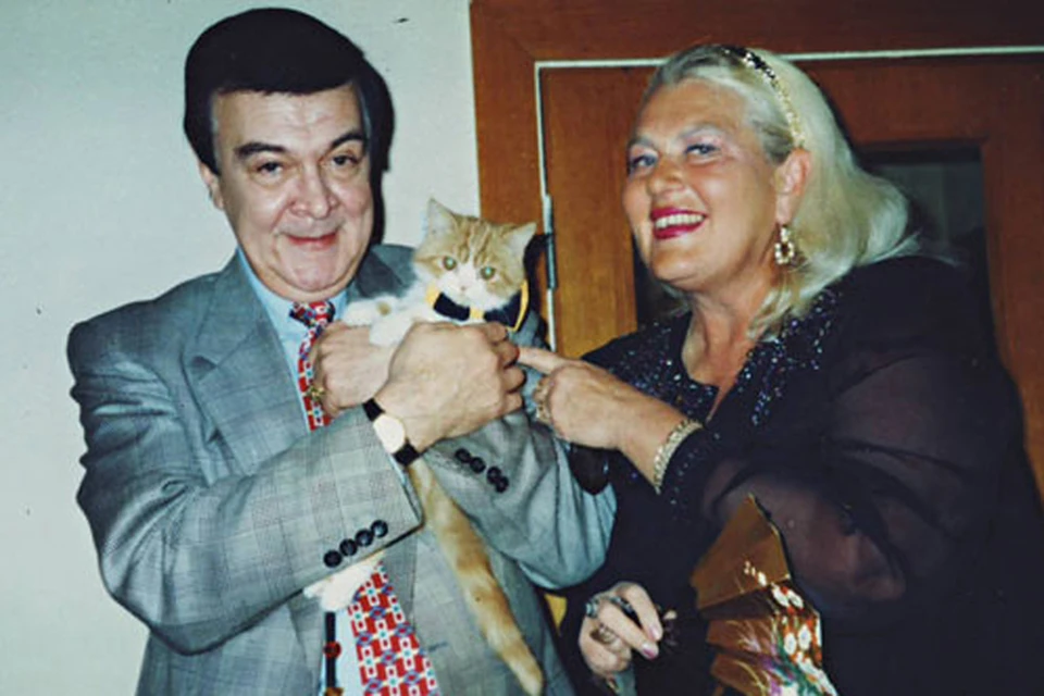 С Муслимом Магомаевым и котом Казановой на фестивале в Могилеве. Конец 90-х.