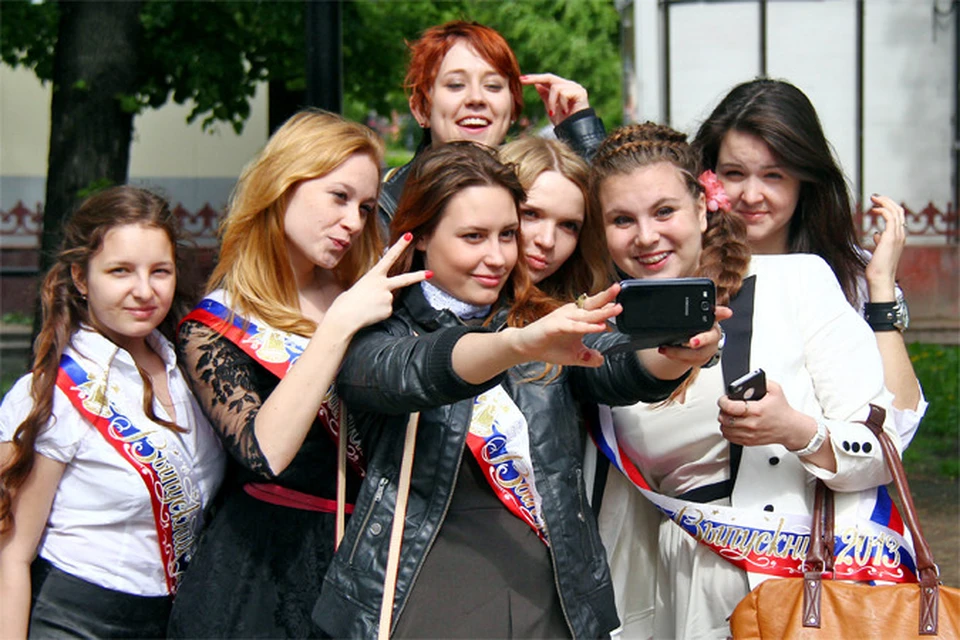 Снимайте фото и видео вашего прощания со школой с помощью мобильного приложения «Спецкор».