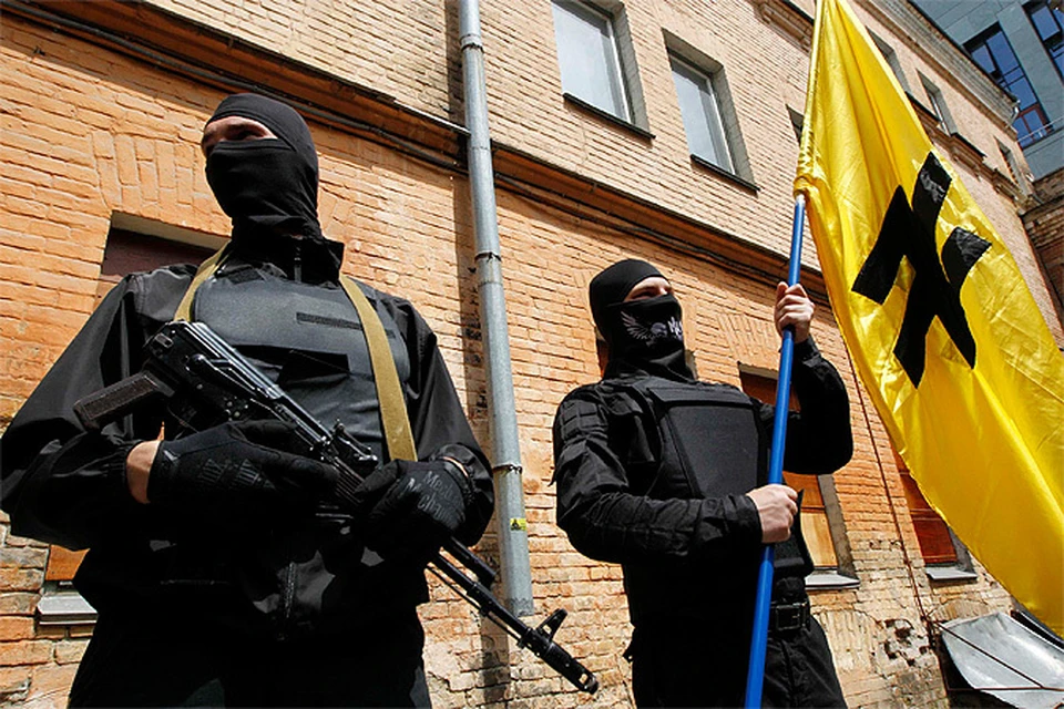Киевские националисты готовятся к отправке на "восточный фронт" в составе батальона "Азов"
