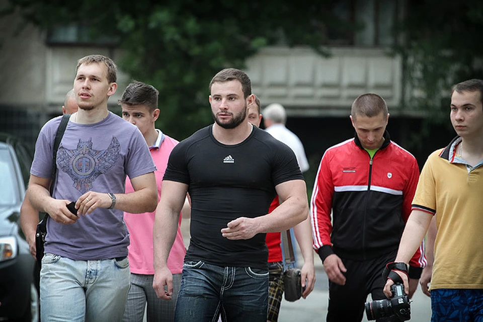 Челябинские спортсмены гоняют пьяниц с детских площадок