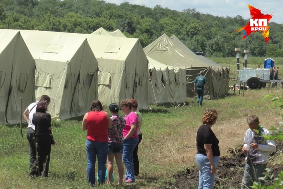 На границе с Украиной разбиты уже восемь палаточных лагерей для беженцев.