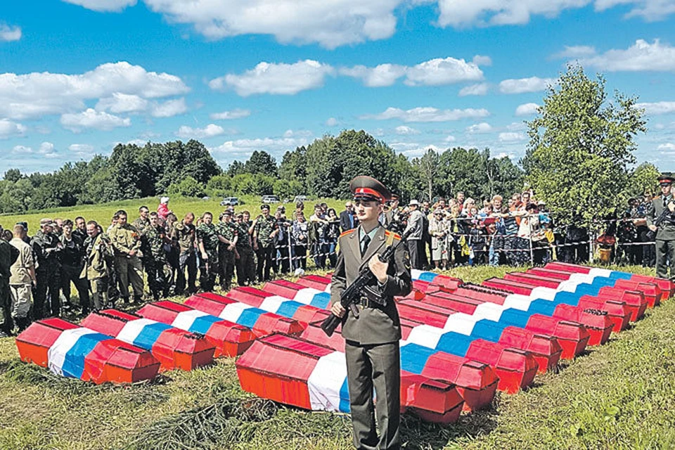 Торжественная церемония перезахоронения воинов, павших при защите Родины.