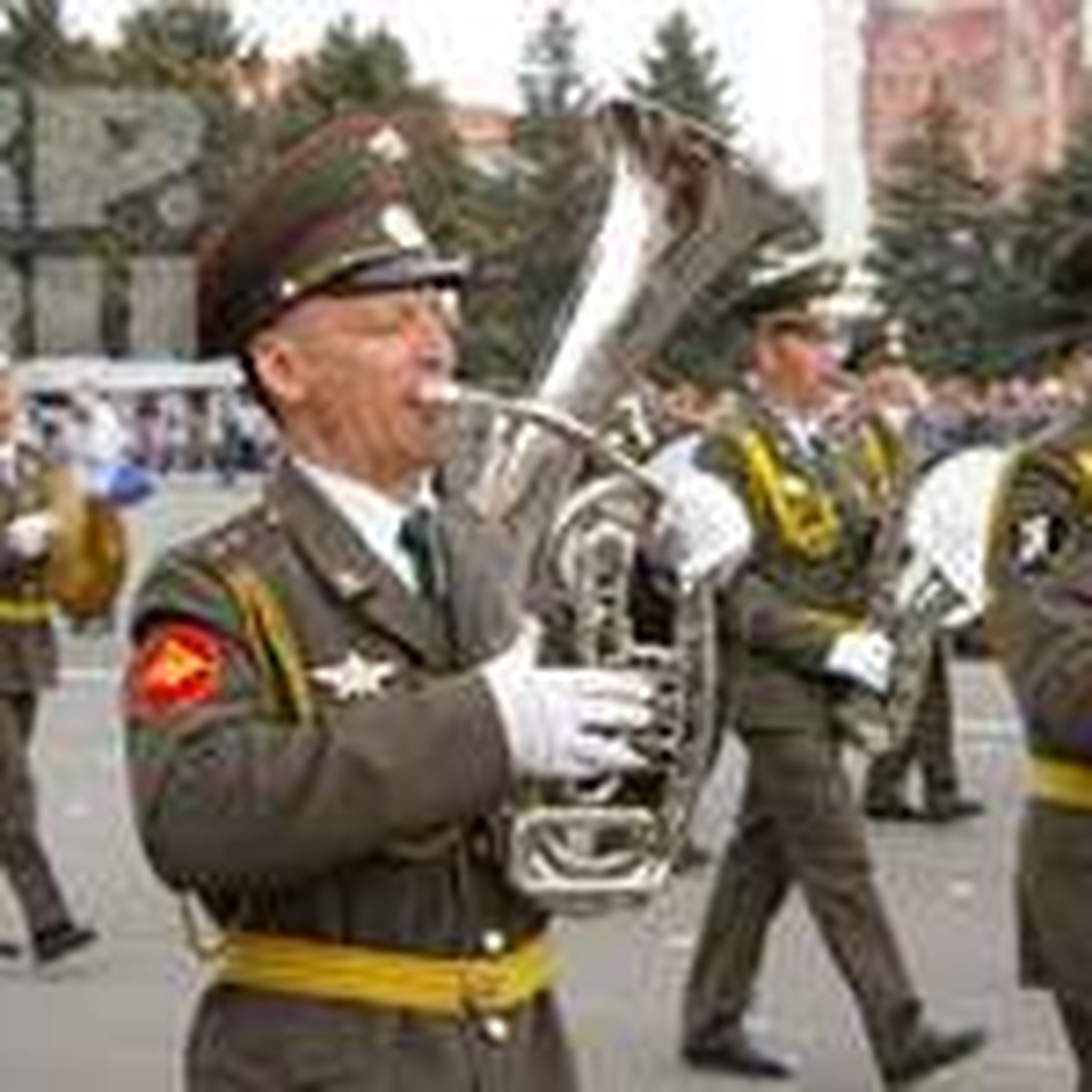 В День Победы в Саратове прошел военный парад - KP.RU