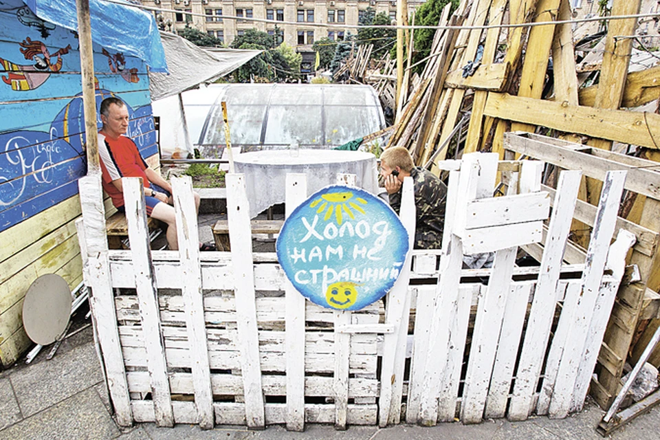 Майдановцы не желают покидать центр Киева. Пока они там - они сила. Стоит уйти - они никто.
