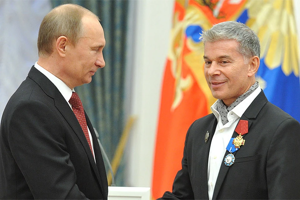 Владимир Путин вручает государственную награду Олегу Газманову, декабрь 2012 г.