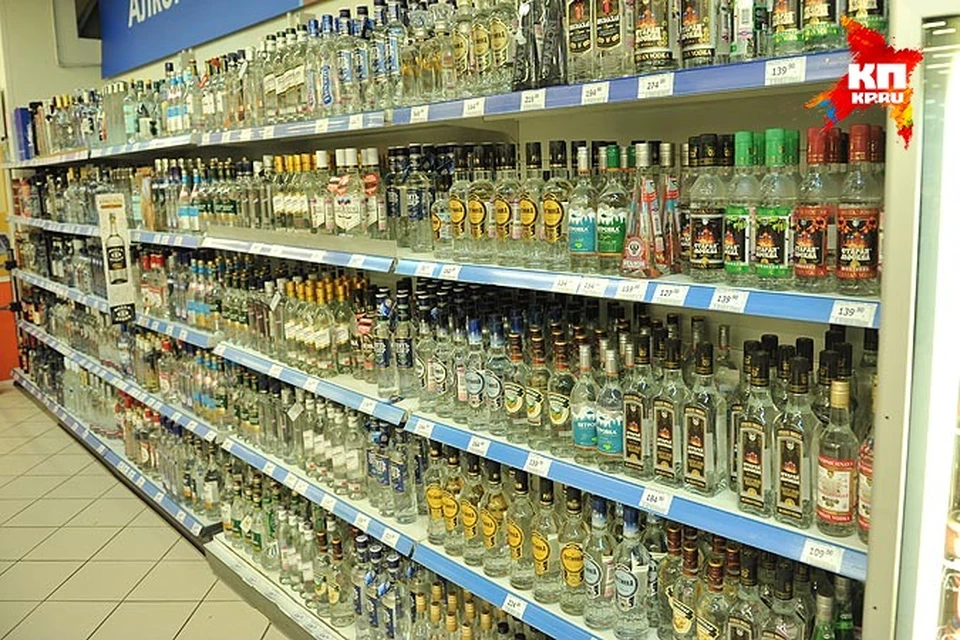 Образцы алкоголя отправили на лабораторное исследование.