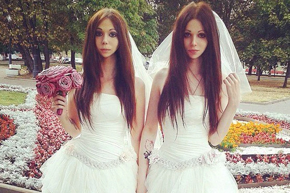 Две невесты-лесбиянки в белом платье