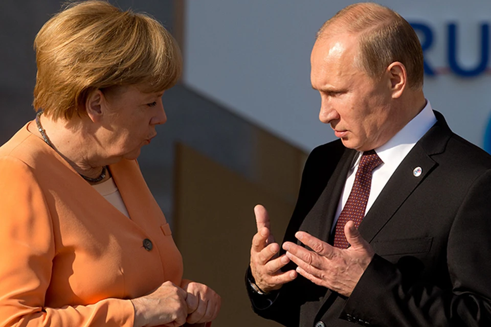 Путин обсудил с Меркель прекращение боев на Украине