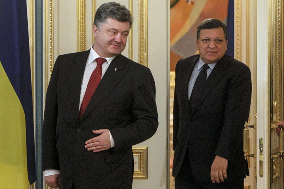 При этом украинские политики ни словом не обмолвились о том, что достигнутое в Брюсселе соглашение об отсрочке внедрения ассоциации точь в точь повторяет предложения свергнутого президента Виктора Януковича