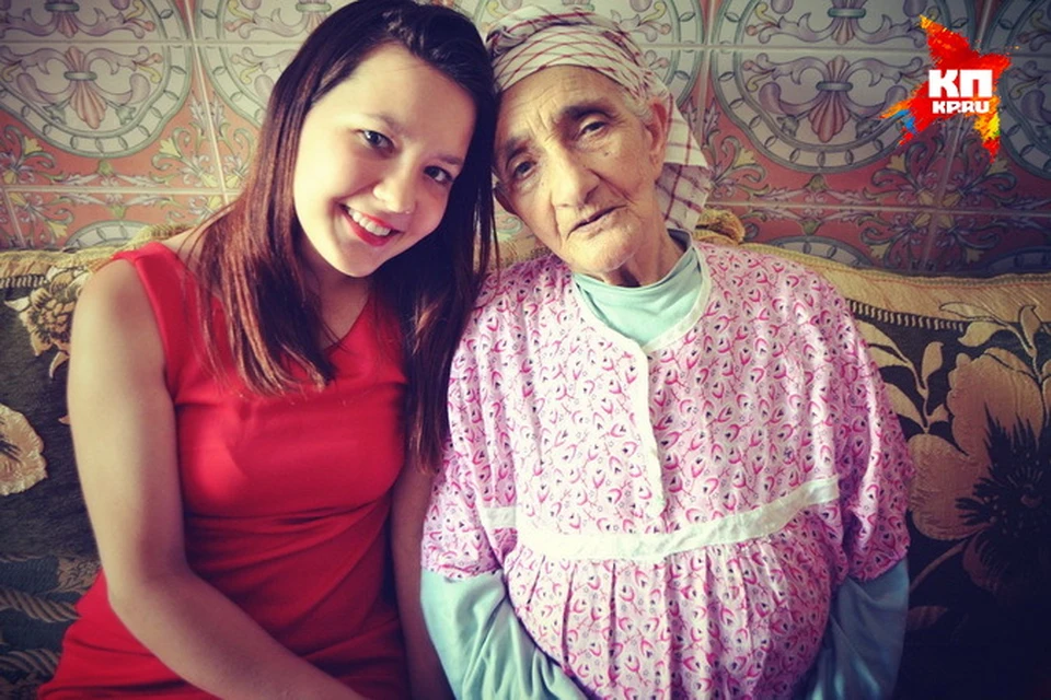 Сейчас София живет в семье Фарида в Касабланке, и, кажется, очень счастлива. На фото она с бабушкой.