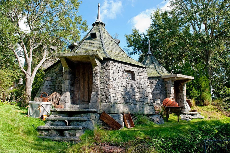 Совсем скоро такой же круглый домик появится в шотландском имении Джоан Роулинг. ФОТО: Кадр из фильма