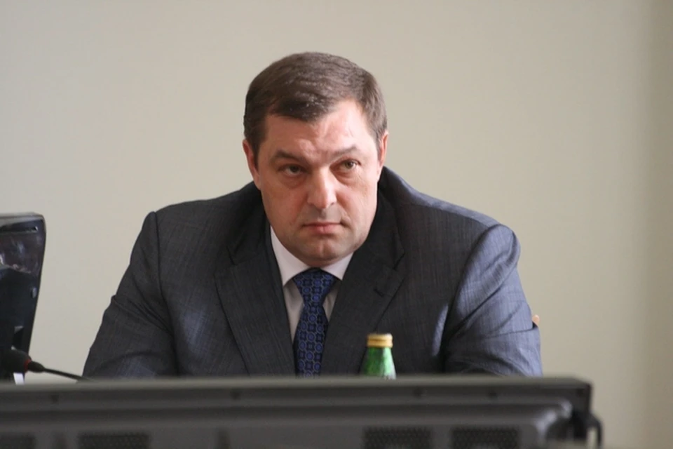 На заседании гордумы Виталий Артемов удрученным не выглядел.