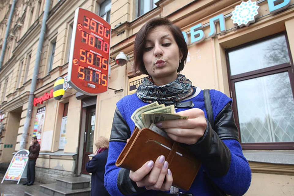 Доллар и евро снизились на открытии торгов на Московской бирже в пятницу 21 ноября