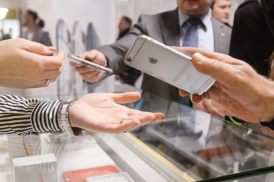 Apple резко подняла цены на свои устройства, а Samsung, наоборот, снизил