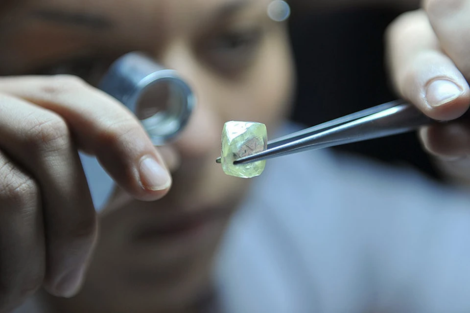 АЛРОСА вывезет из России два уникальных бриллианта