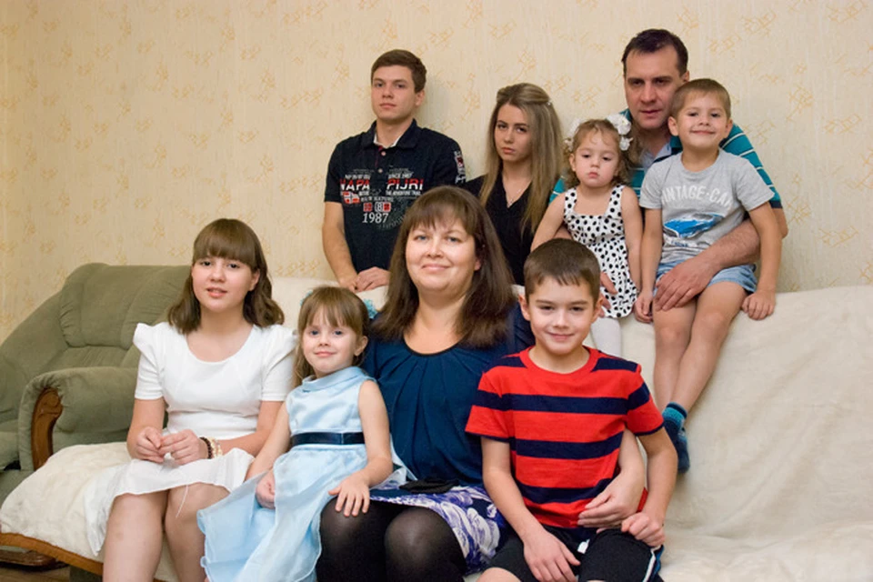 Многодетная семья сколько детей в 2024 году. Многодетная семья. Многодетная мама. Многодетная семья в России.