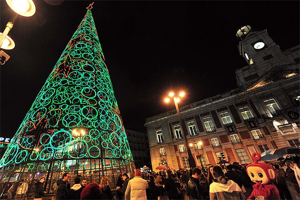 Рождественские огни зажглись над Мадридом