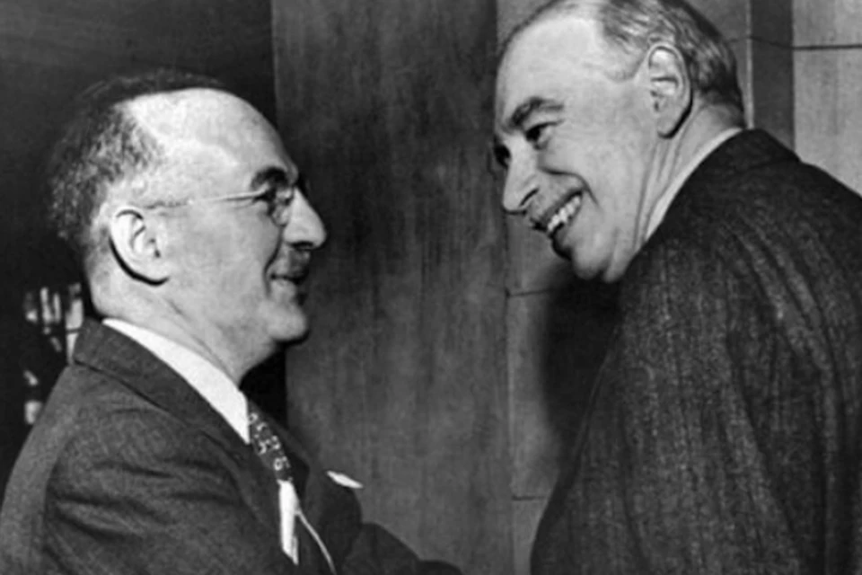 Гарри Декстер Уайт (слева) и Джон Мейнард Кейнс на Бреттон-Вудской конференции