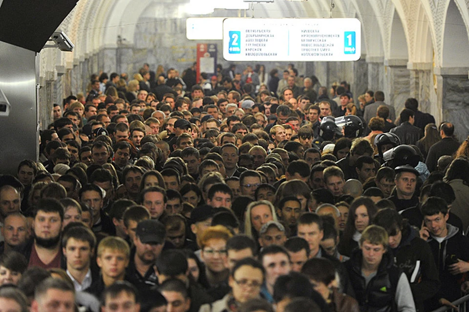 Сильнейшие снегопады, случившиеся в минувший четверг и пятницу, заставили сотни тысяч автомобилистов-москвичей пересесть на метро