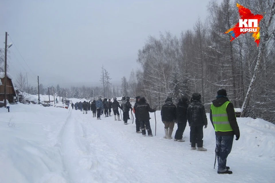 В одной поисковой цепочке полиция, заключенные, волонтеры и дедушка пропавшего Кости.