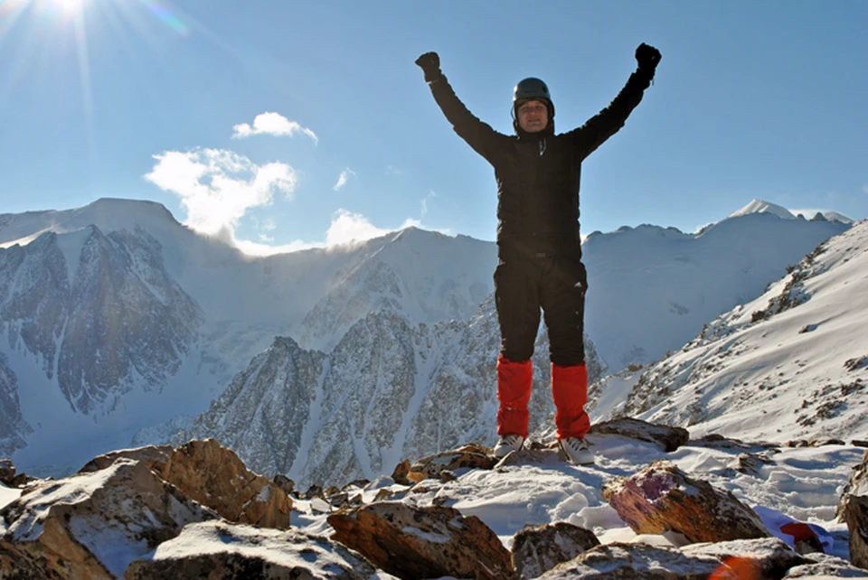За восхождение на вершину «Юбилейная» сибиряк получил звание «Альпинист России». Фото: предоставлено Максимом КУБЛИЦКИМ.