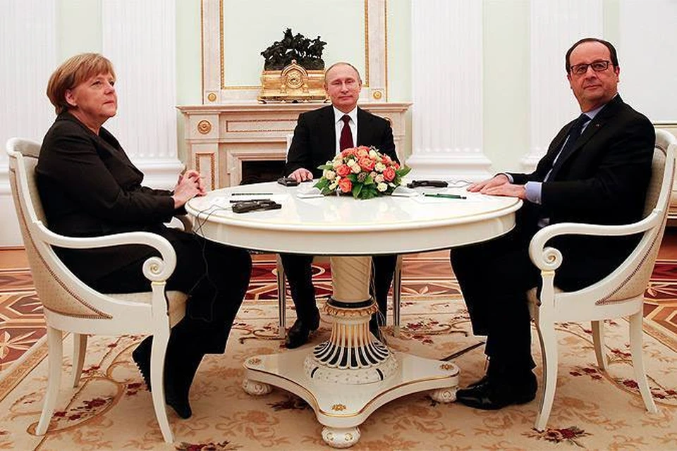 Президент России Владимир Путин провел рабочую встречу с канцлером ФРГ Ангелой Меркель и президентом Франции Франсуа Олландом.