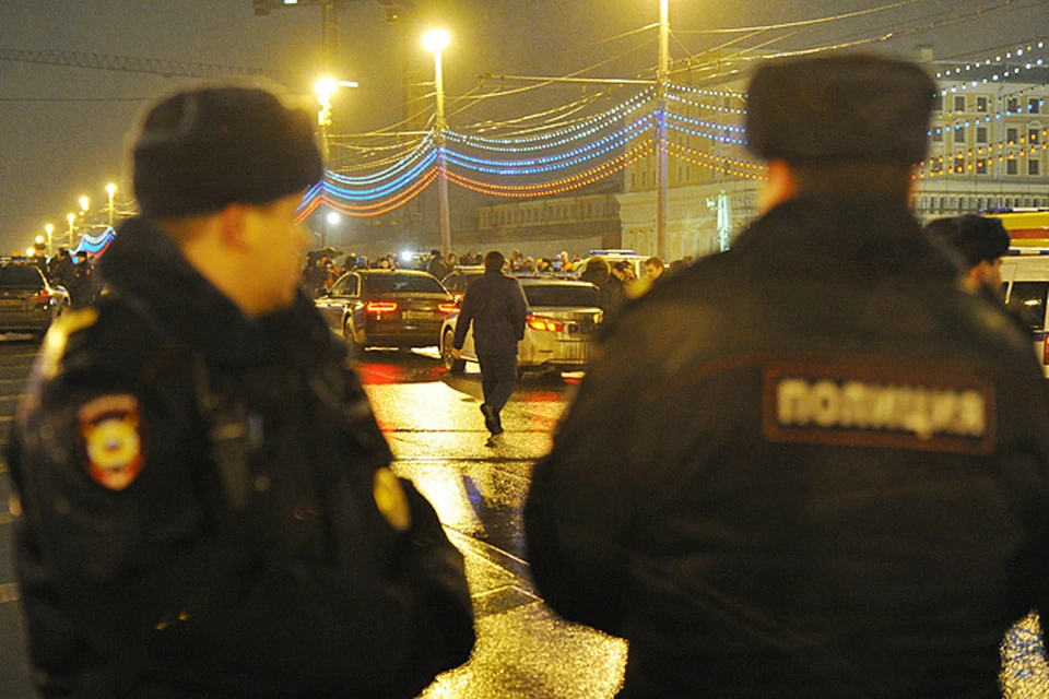 Следователи приехали в квартиру Бориса Немцова еще ночью - сразу после того, как отработали место убийства