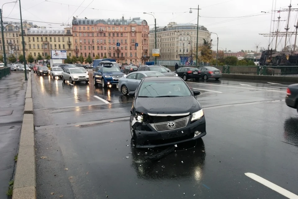 Названы марки автомобилей, которые попадают в ДТП чаще всего. В лидерах - Tesla