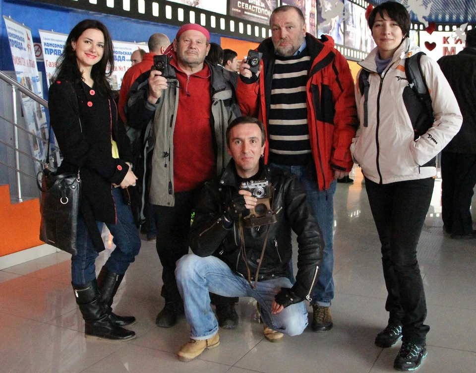Пришли профессиональные фотографы.