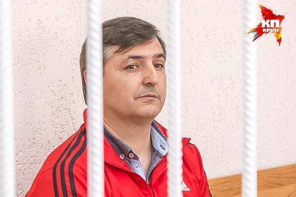 Сам Юрий Викторович, находящийся сейчас в СИЗО, признался: у него есть вопросы к этому самому доносчику.