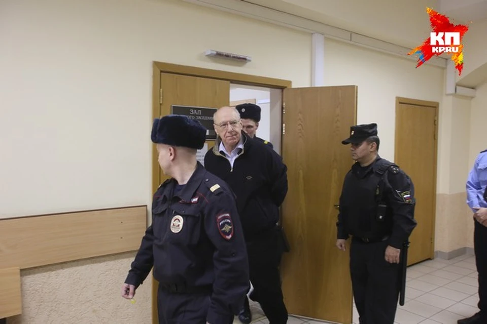 Александр Гительсон покидал суд в наручниках