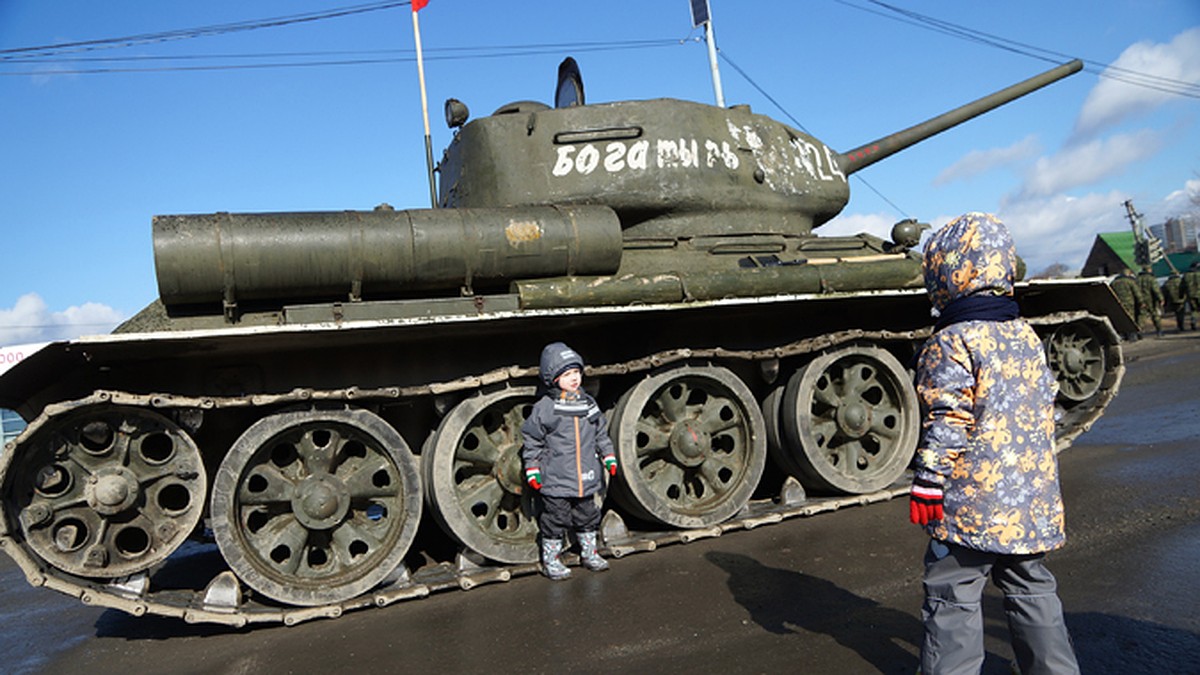 9 мая челябинцы увидят раритетную военную технику и реконструкцию отправки  на фронт - KP.RU