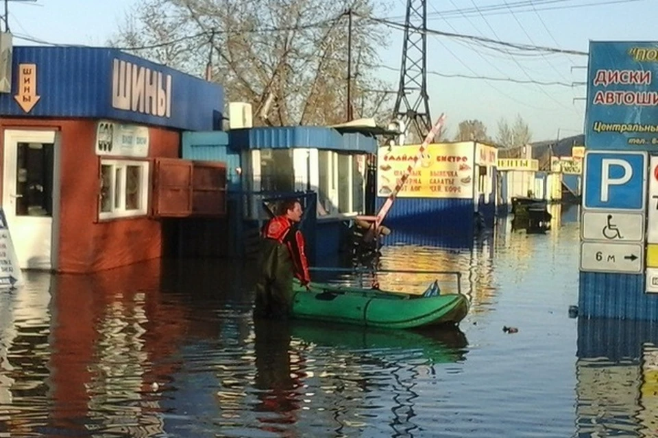 Уровень воды на новокузнецком мосту. Парк Водный Новокузнецк. Станция водная Новокузнецк. Пляж Водный Новокузнецк.