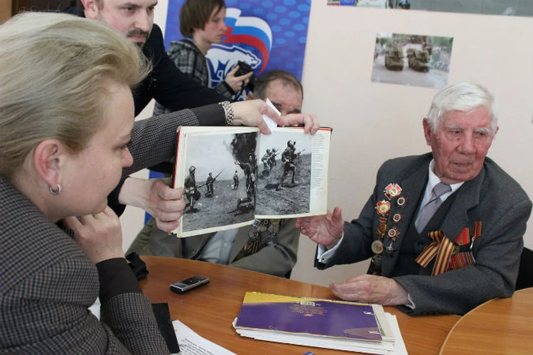 Керченский ветеран узнал, что стал героем исторической фотографии, спустя 30 лет после войны