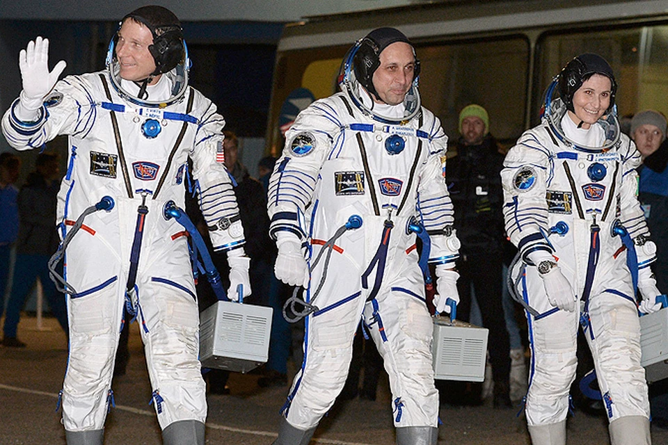 14 мая на землю должен был вернуться экипаж в составе Терри Вертса, Антона Шкаплерова и Саманты Кристофоретти, однако, сегодня Роскосмосом принято решение оставить космонавтов на орбите еще как минимум на месяц.
