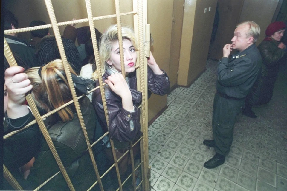 В Волгодонске осудили бывших полицейских, крышевавших сутенеров и проституток