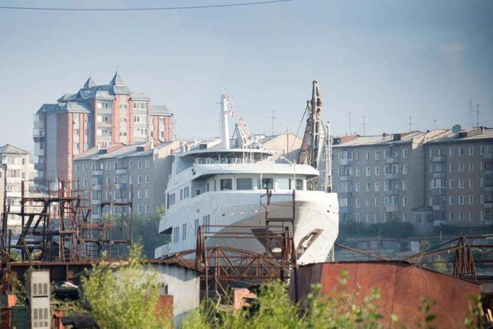 Яхта олигарха Олега Дерипаски застряла на судостроительном заводе в Улан-Удэ
Фото: Марк Агнор