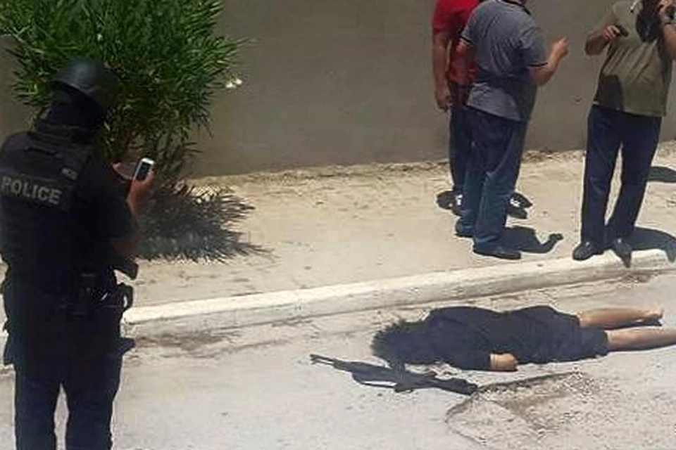 26 июня, в курортном городе Сус в Тунисе в пятизвездочном отеле Imperial Marhaba неизвестный расстрелял из автомата Калашникова туристов