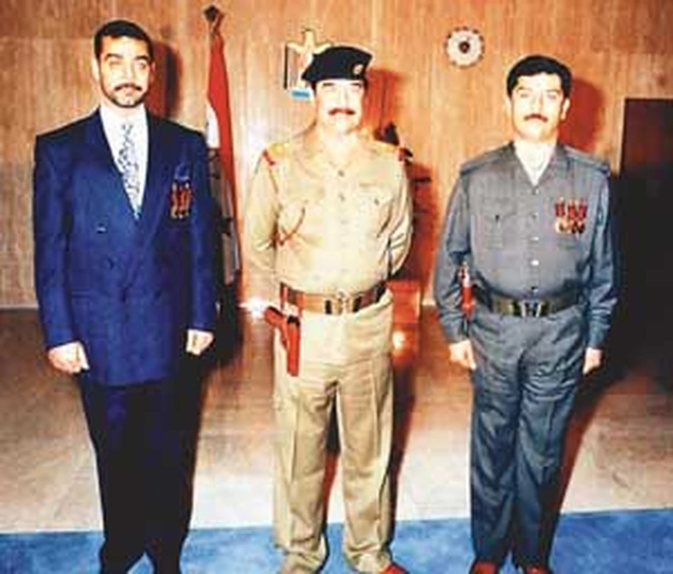 За сыновей Саддама - они справа и слева от папы - премию выдадут. А кто получит миллионы за диктатора?