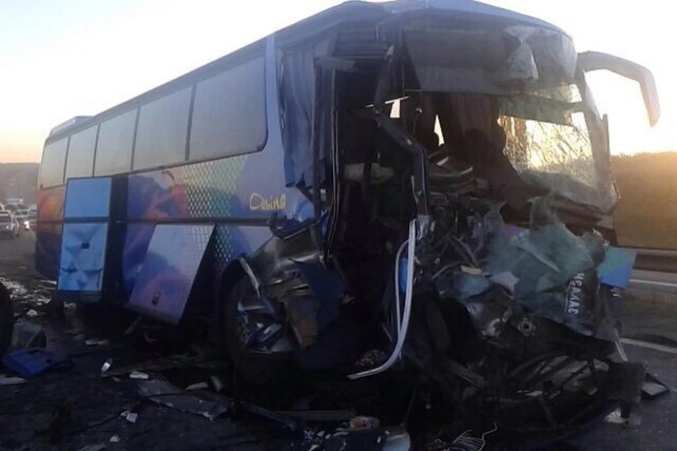 В автобусе пострадали десять человек