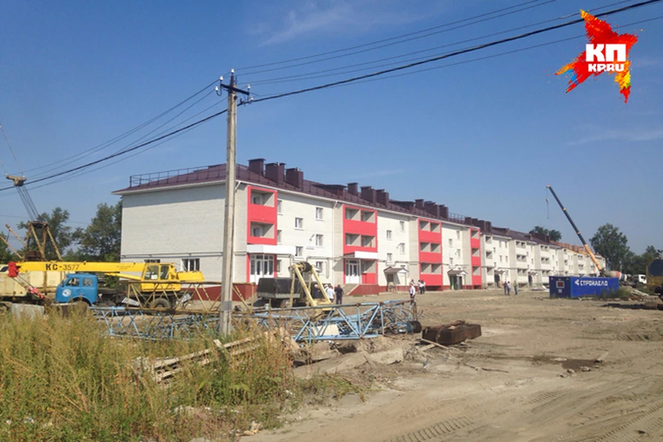 Замминистра строительства и ЖКХ России Андрей Чибис проверил новые дома в Белых Берегах.