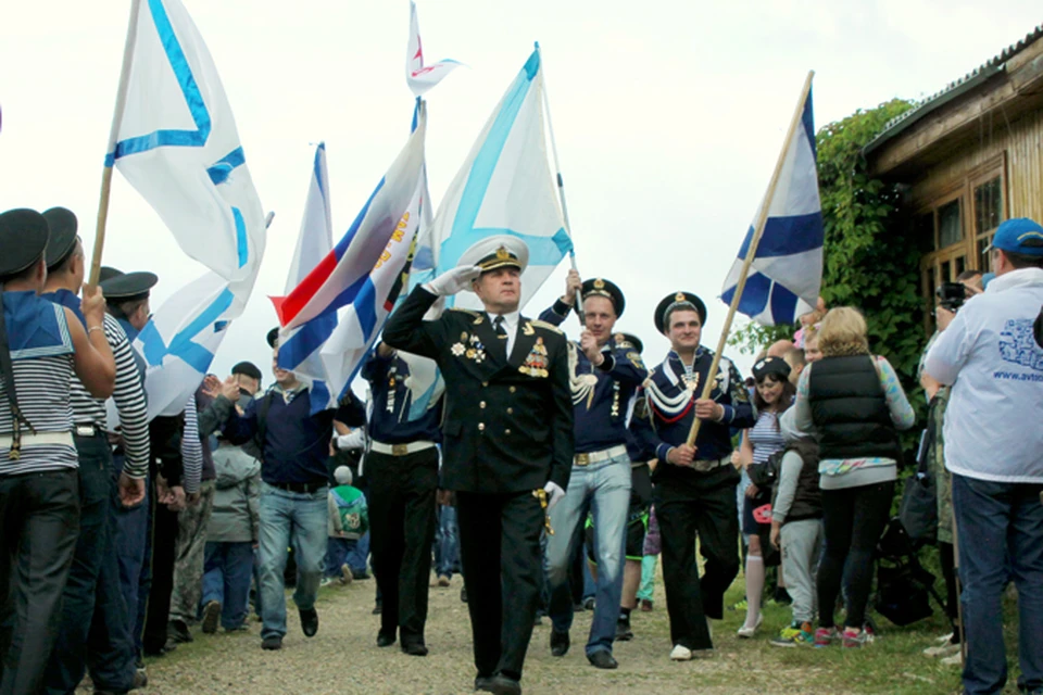 Торжественный парад в честь Дня ВМФ на озере Тургояк.