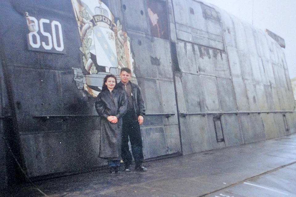Халима и Рашид у подводной лодки "Курск"